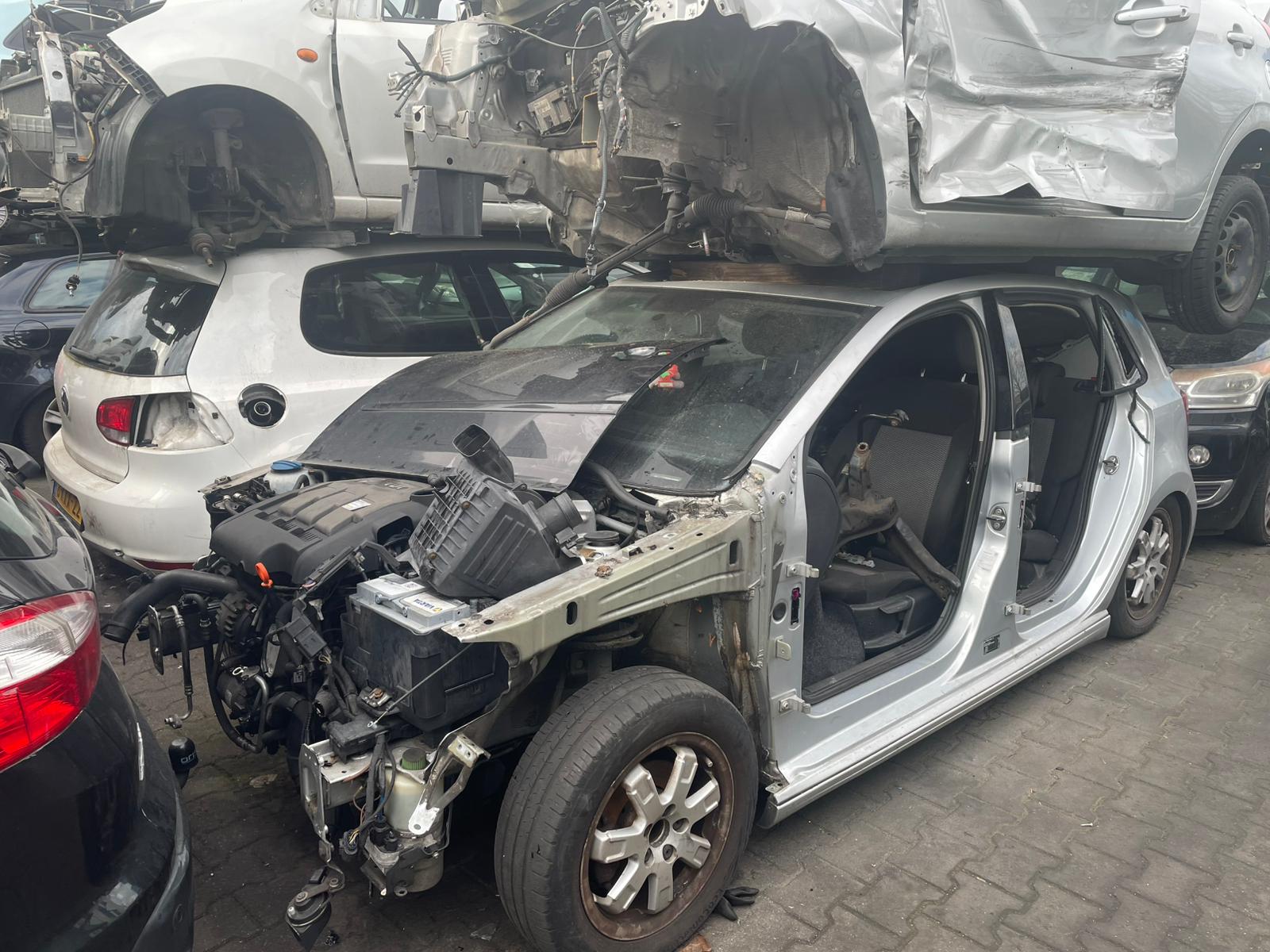 Kapotte auto verkopen - autodemontage bij Bart Junior